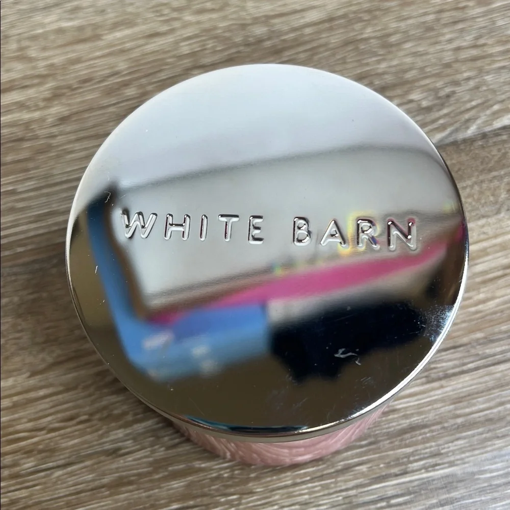 🎄 White Barn “Crushed Candy Cane” 3-Wick Candle – NEW – 14.5 oz